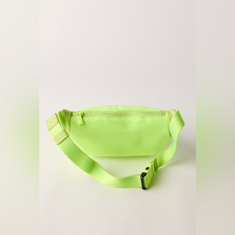 NWT Caraa Small Crossbody Sling Bag - Picture 3 of 5